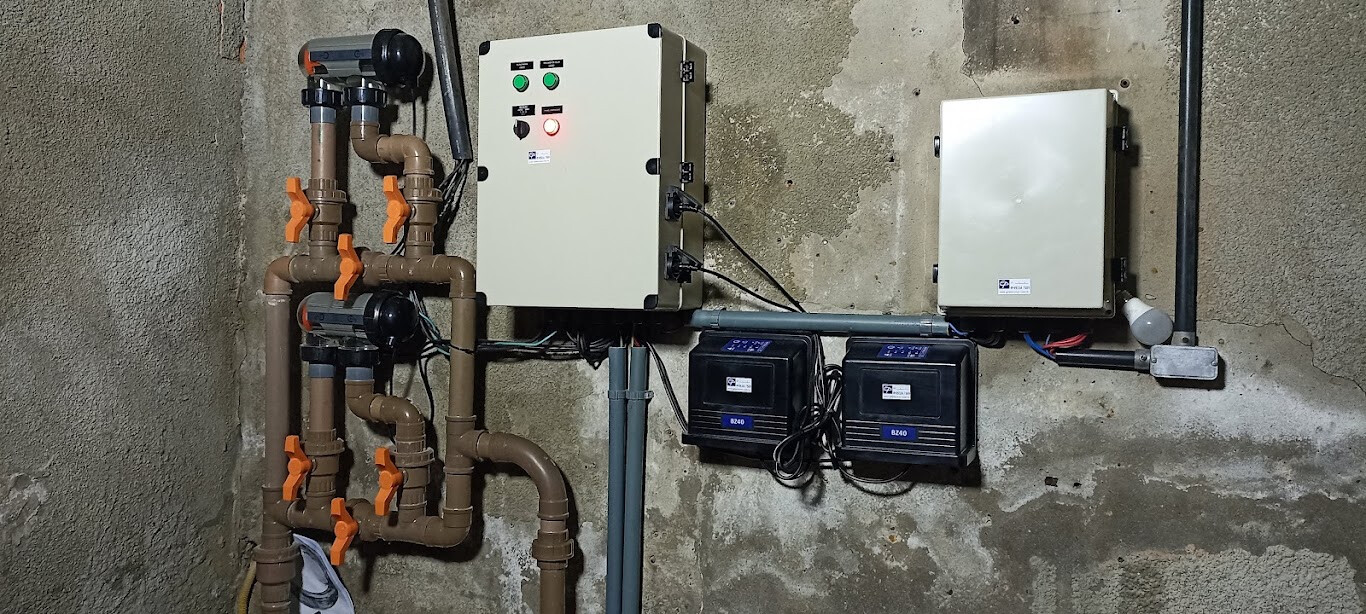 Dois geradores de cloro instalados pela Gil Piscinas