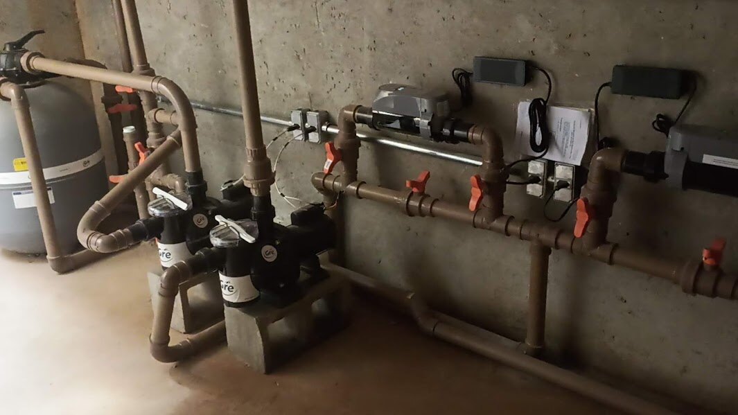 Casa de máquinas de piscina instalada pela Gil Piscinas